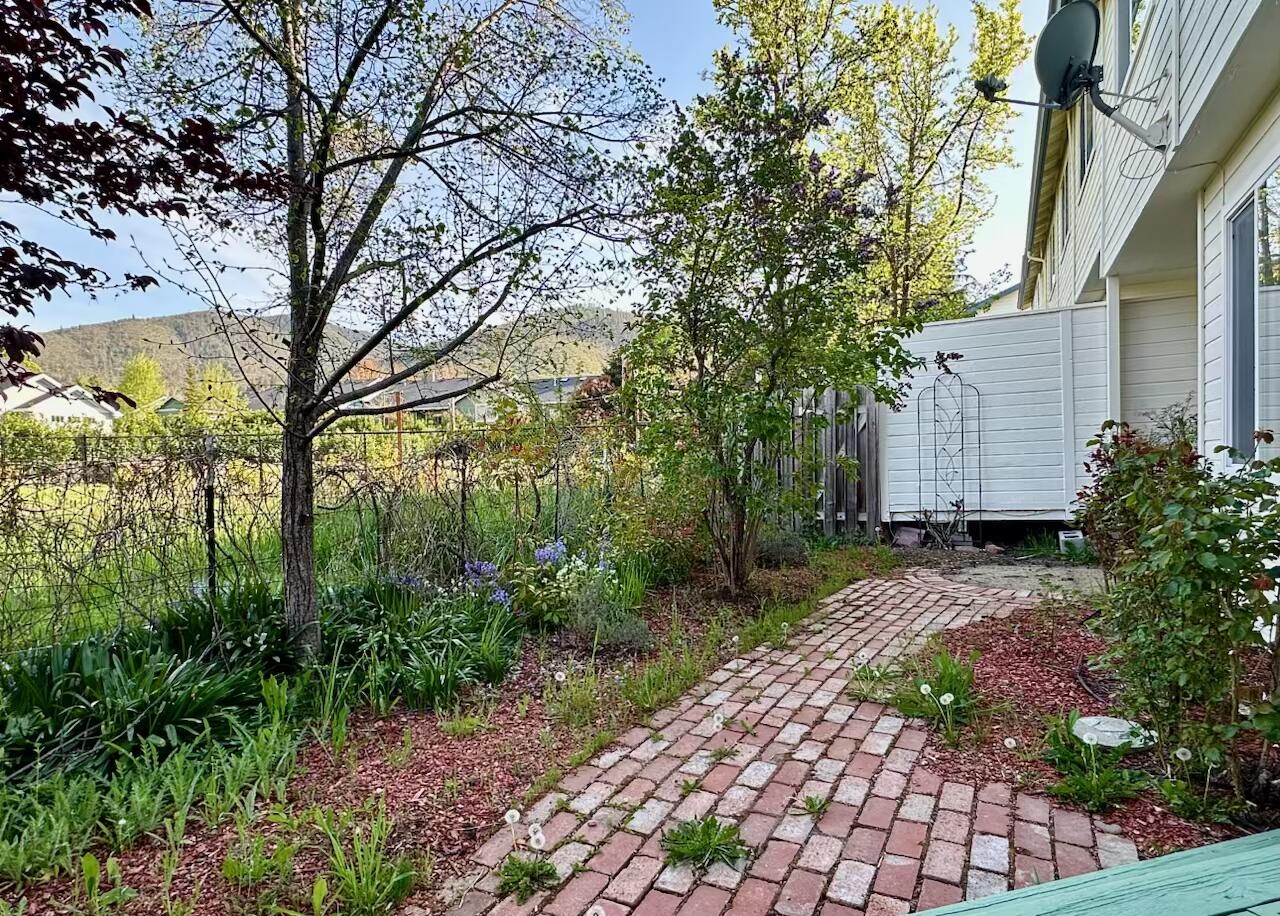 490 Tulipan Way Talent, OR 97540 - Photo 2 of 44 FullSizeRender 2