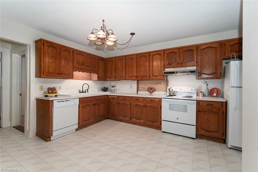 300 Mark Road Reidsville, NC 27320 - Photo 7 of 27 Gallery Image 7