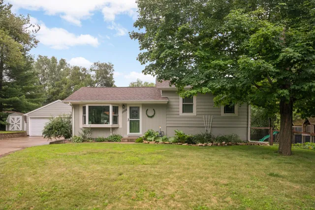 $374,900 | 1566 Seneca Trail, White Bear Lake, MN 55110