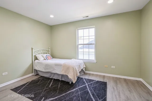 $325,000 | 519 Jennifer Circle, Mundelein, IL 60060