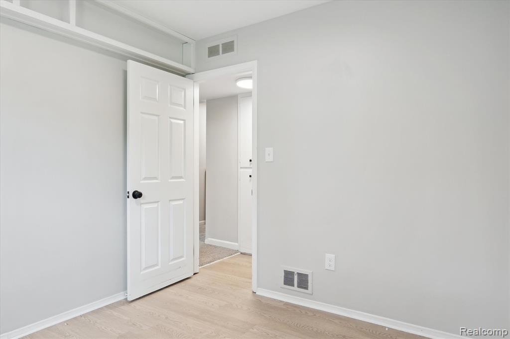 1932 Henbert Road West Bloomfield, MI 48324 - Photo 25 of 46