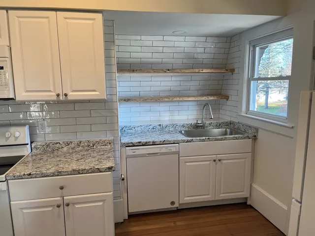 $2,700 | 124 Walnut Street, Unit 2L, Clinton, MA 01510