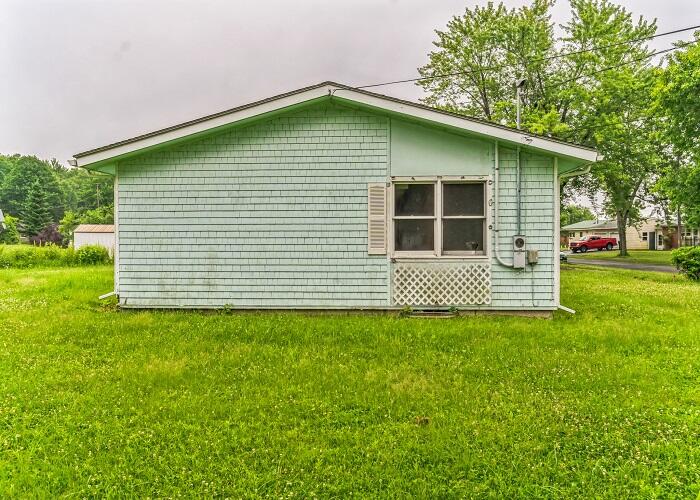 27 Maxwell Lane Bangor, ME 04401 - Photo 4 of 21 4