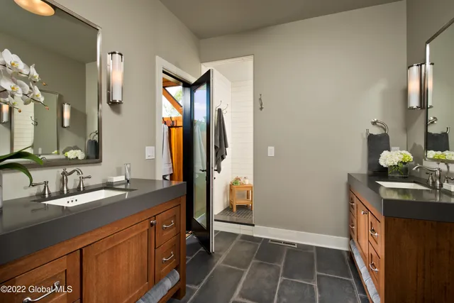 $1,605,900 | 180 Route 9p Saratoga Springs, Malta, NY 12020