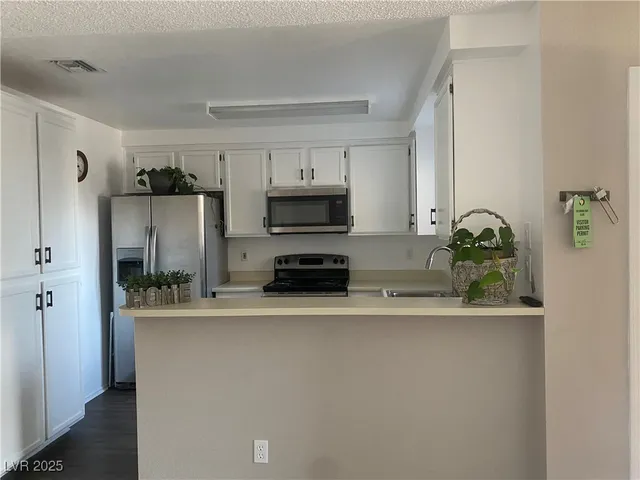 $1,325 | 2160 Highpointe Drive, Unit 103, Laughlin, NV 89029