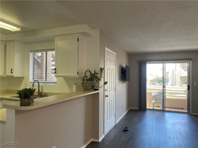 $1,325 | 2160 Highpointe Drive, Unit 103, Laughlin, NV 89029