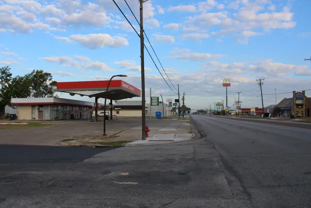 $225,000 | 1101 North Mechanic Street, El Campo, TX 77437