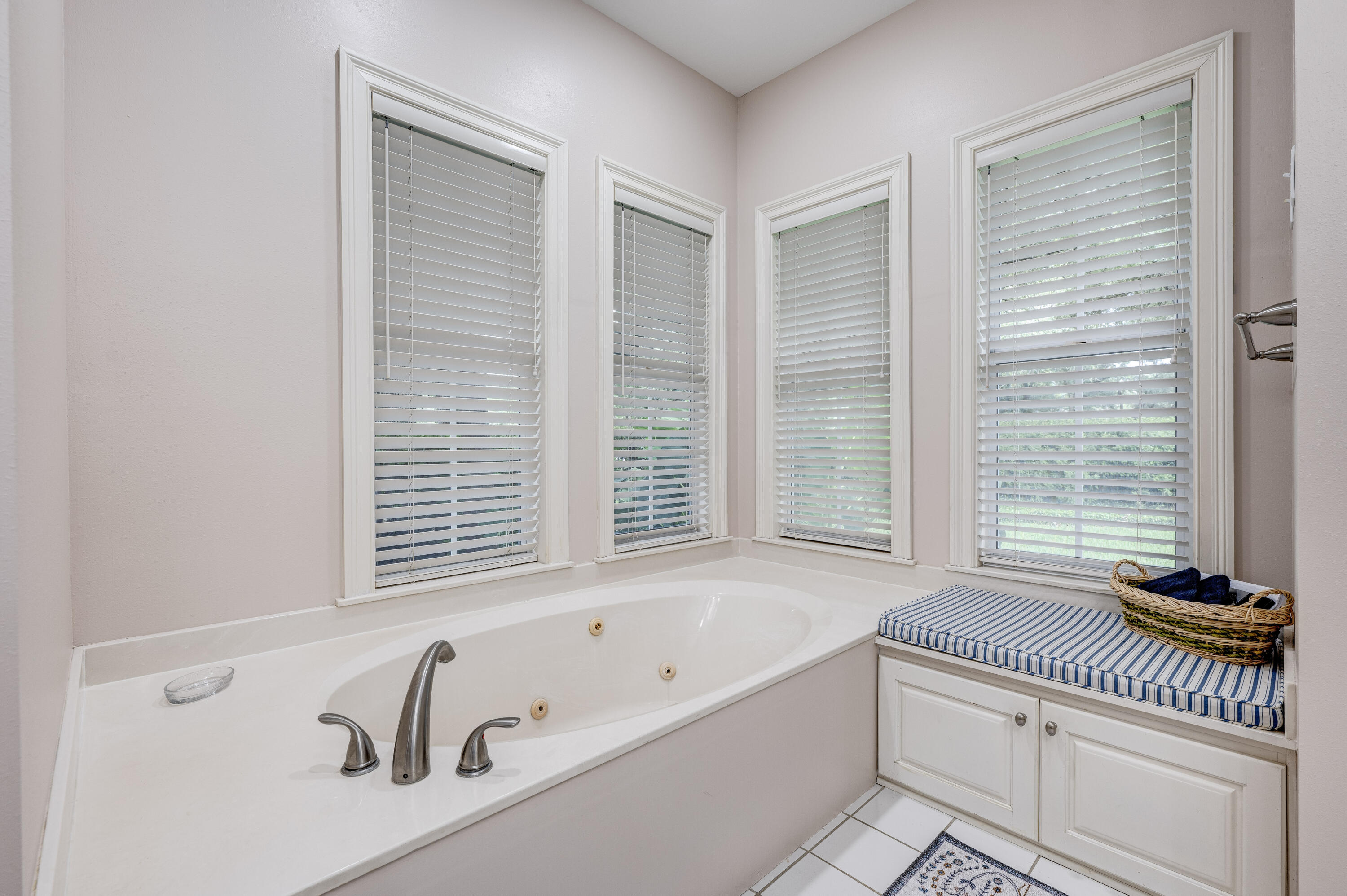 4418 Windrush Drive Niceville, FL 32578 - Photo 39 of 66 a bathroom with a tub a sink and a window