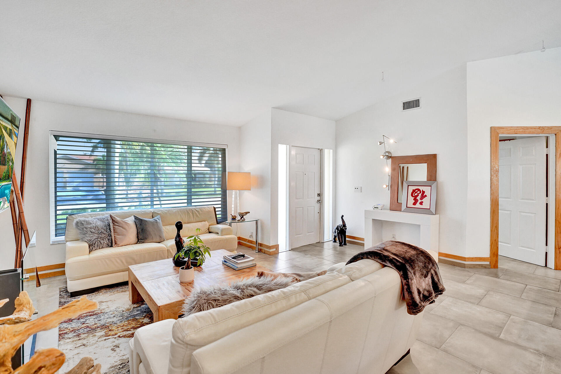 375 Apache Lane Boca Raton, FL 33487 - Photo 6 of 63 901D2795-DDDC-40FC-BE3A-545435E97883