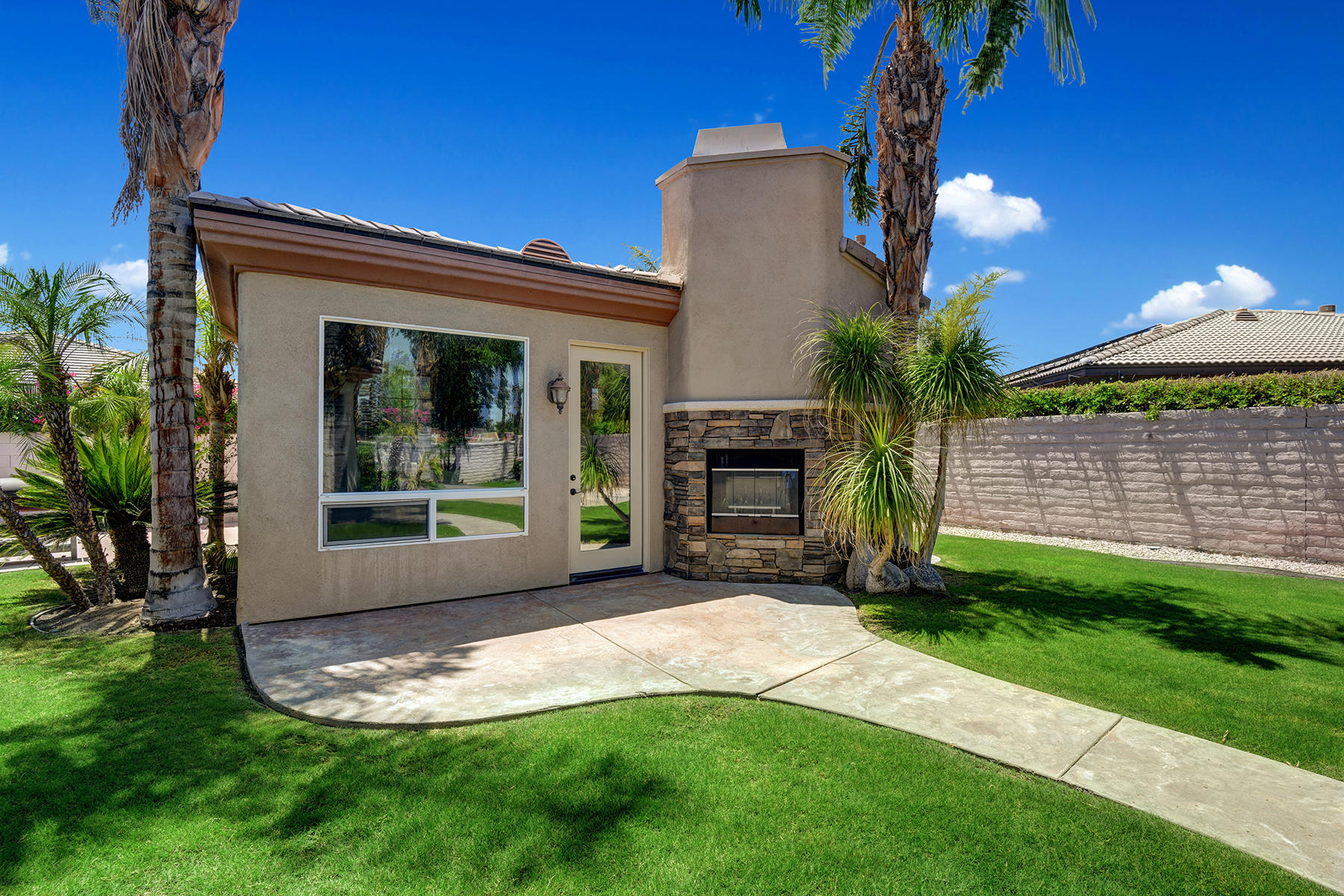 69702 Matisse Road Cathedral City, CA 92234 - Photo 5 of 52 FRONT OF CASITA WITH FIREPLACE MLS