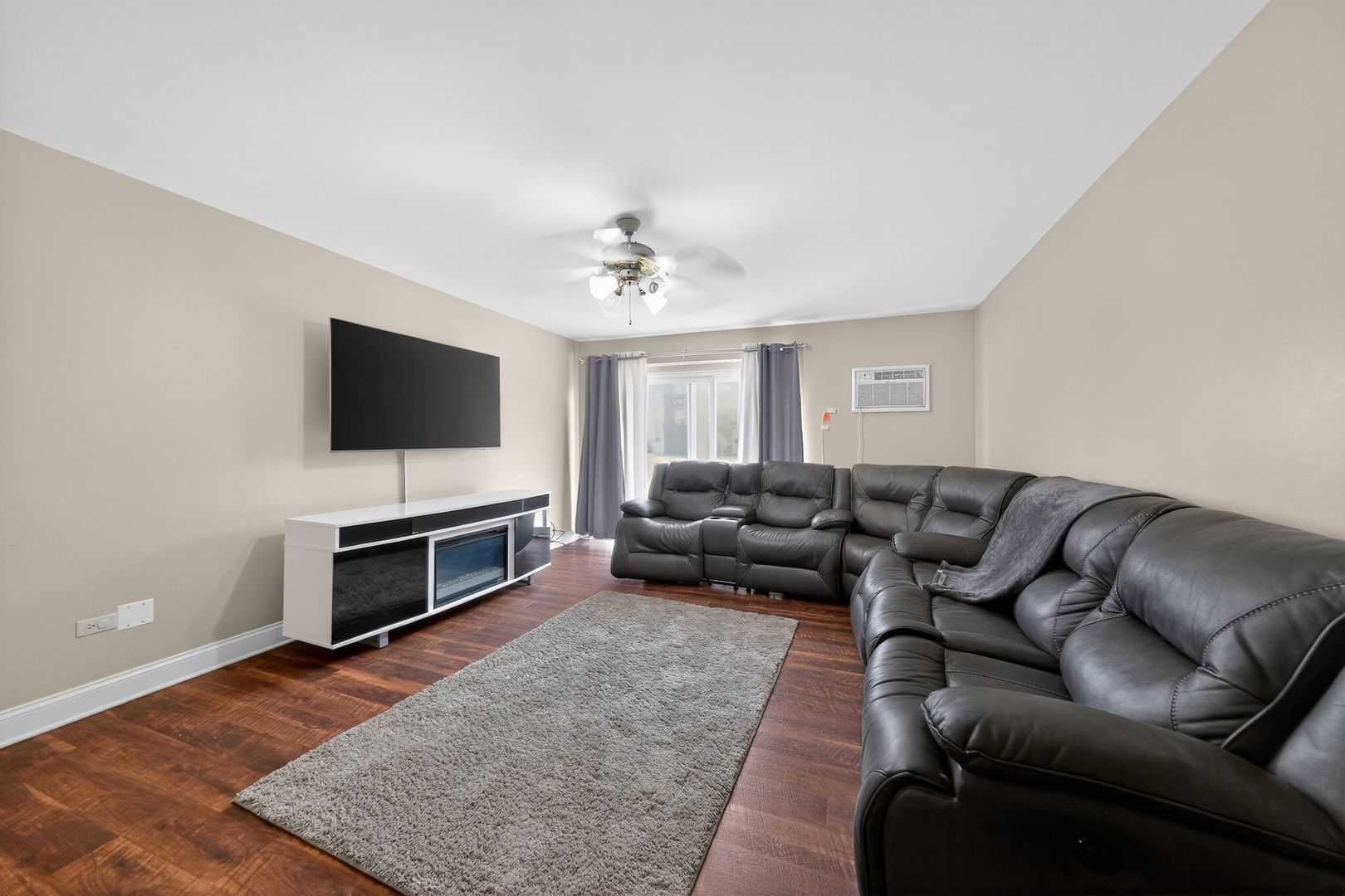 7225 West Higgins Avenue, Unit 103 Chicago, IL 60656 - Photo 3 of 17