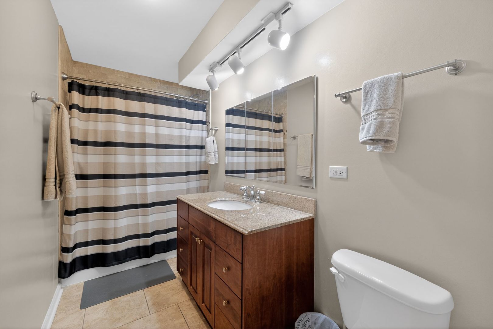 7225 West Higgins Avenue, Unit 103 Chicago, IL 60656 - Photo 10 of 17