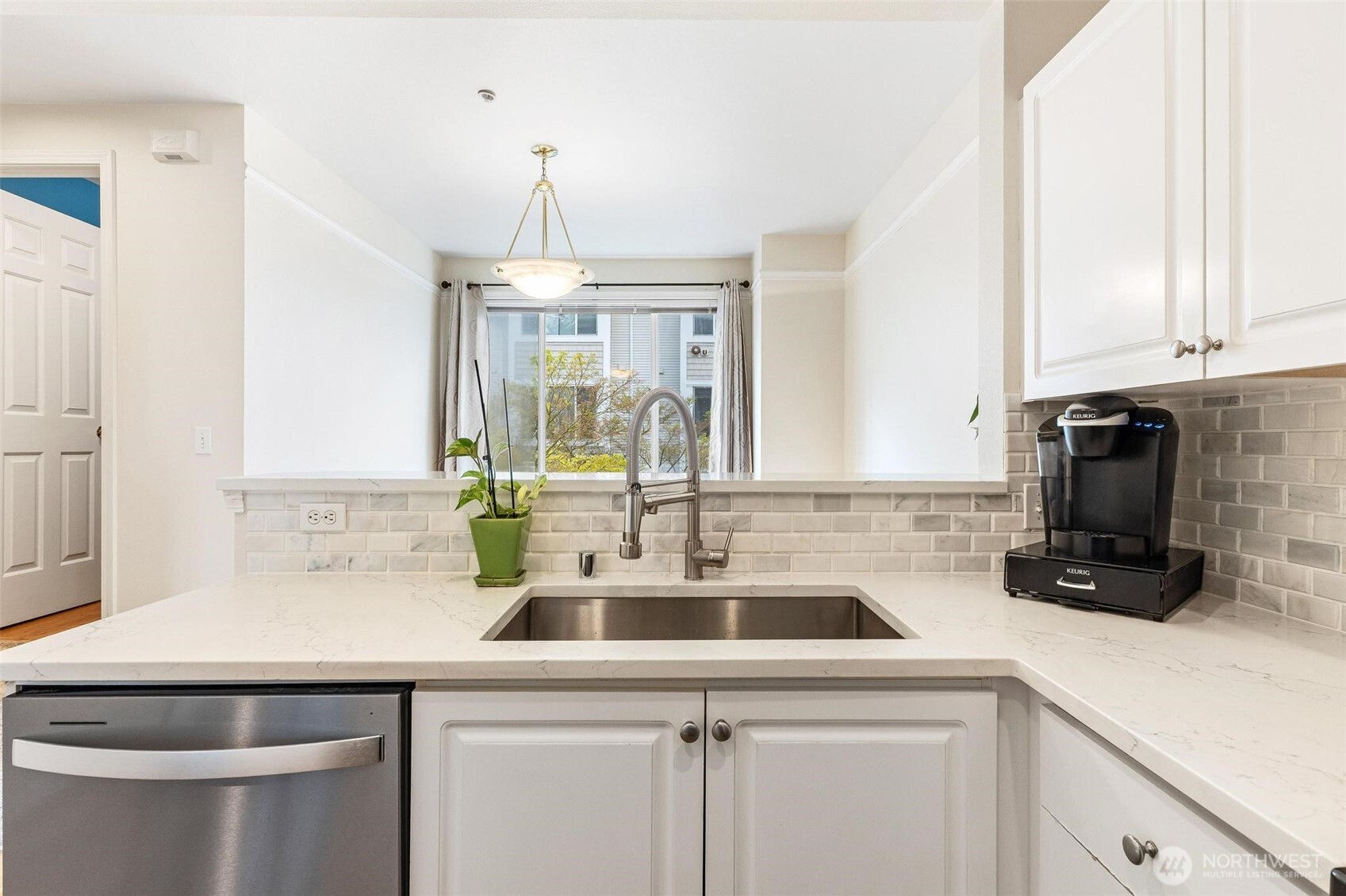 11856 Northeast 162nd Lane, Unit 94 Bothell, WA 98011 - Photo 8 of 36 a kitchen with a sink a microwave a stove and cabinets