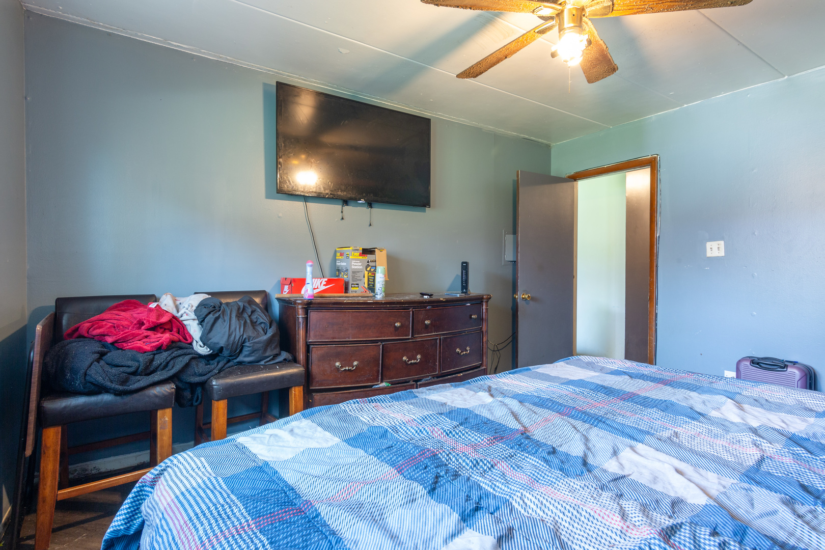 2340 186th Street, Unit 7 Lansing, IL 60438 - Photo 9 of 10 a bedroom with a bed and a flat screen tv