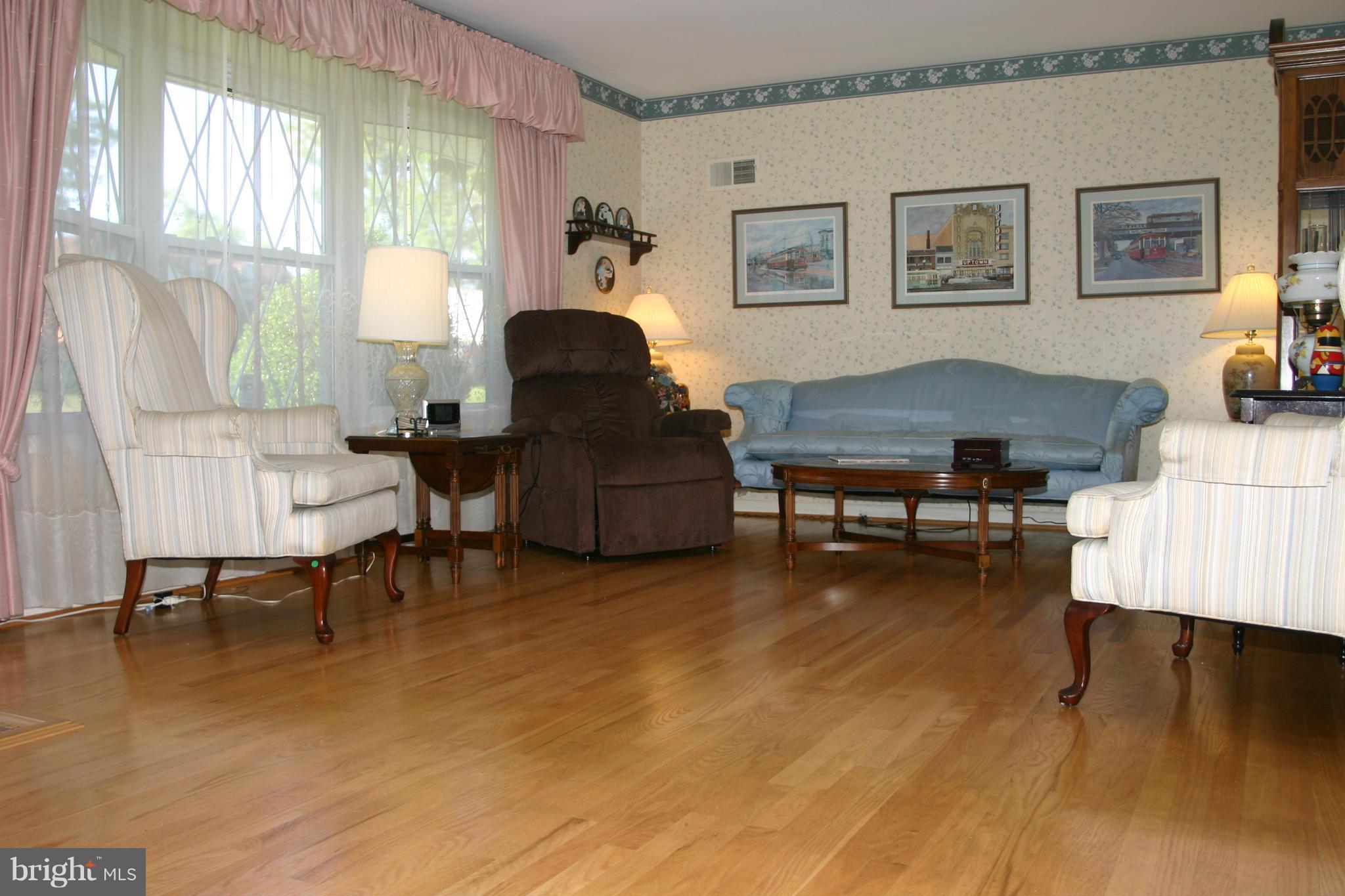 2321 Parallel Lane Silver Spring, MD 20904 - Photo 5 of 21 Living Room