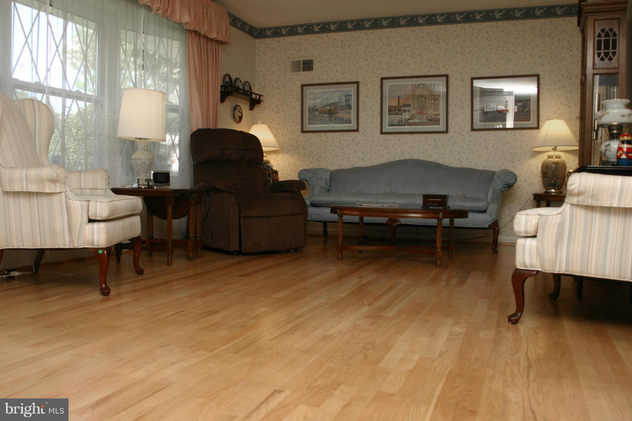 2321 Parallel Lane Silver Spring, MD 20904 - Photo 6 of 21 Living Room