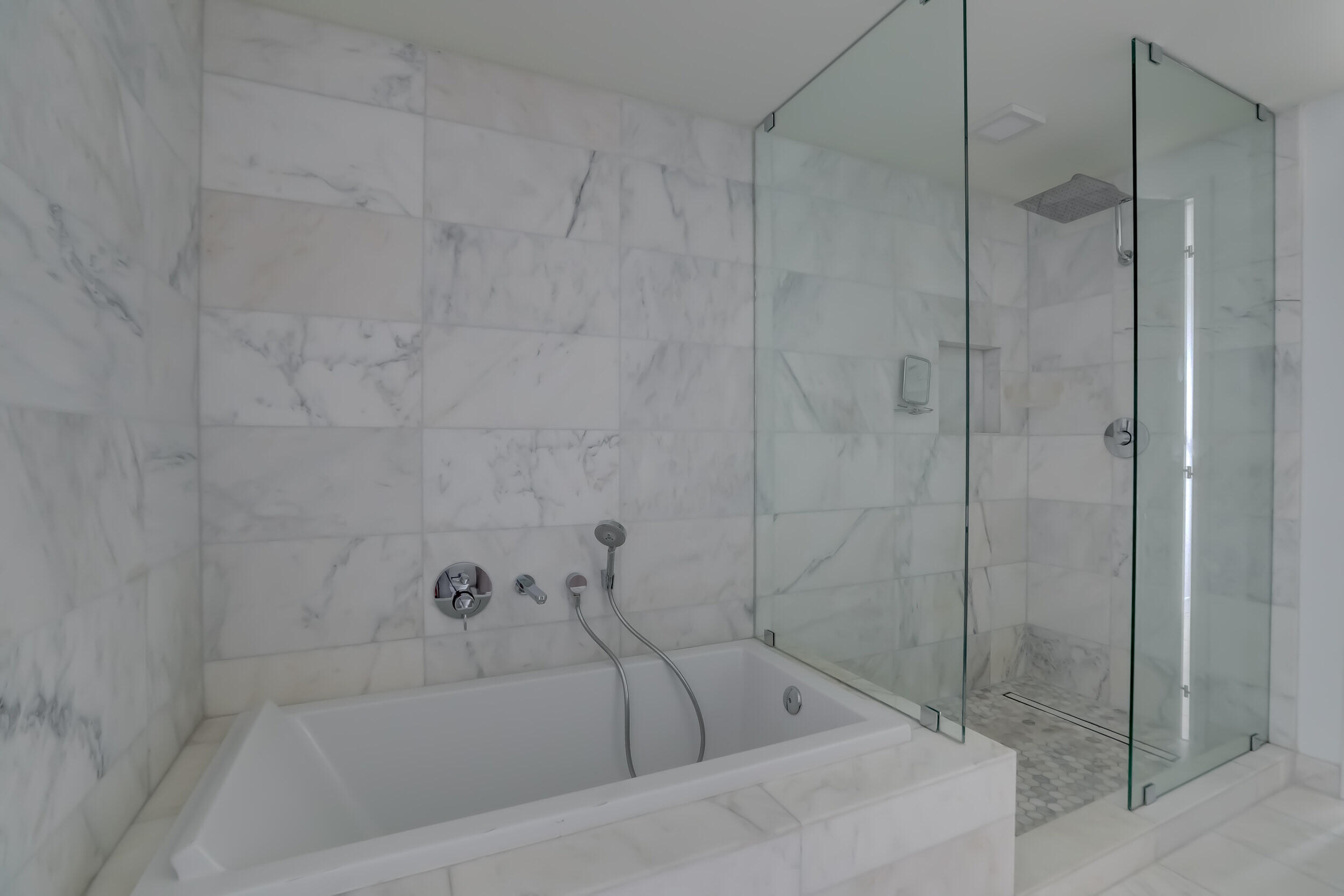 401 North Birch Road, Unit 1203 Fort Lauderdale, FL 33304 - Photo 21 of 66 Tub and Shower