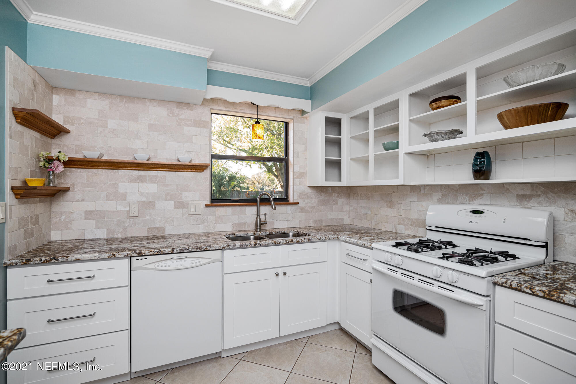 11544 Emuness Road Jacksonville, FL 32218 - Photo 7 of 31 07 travertine backsplash