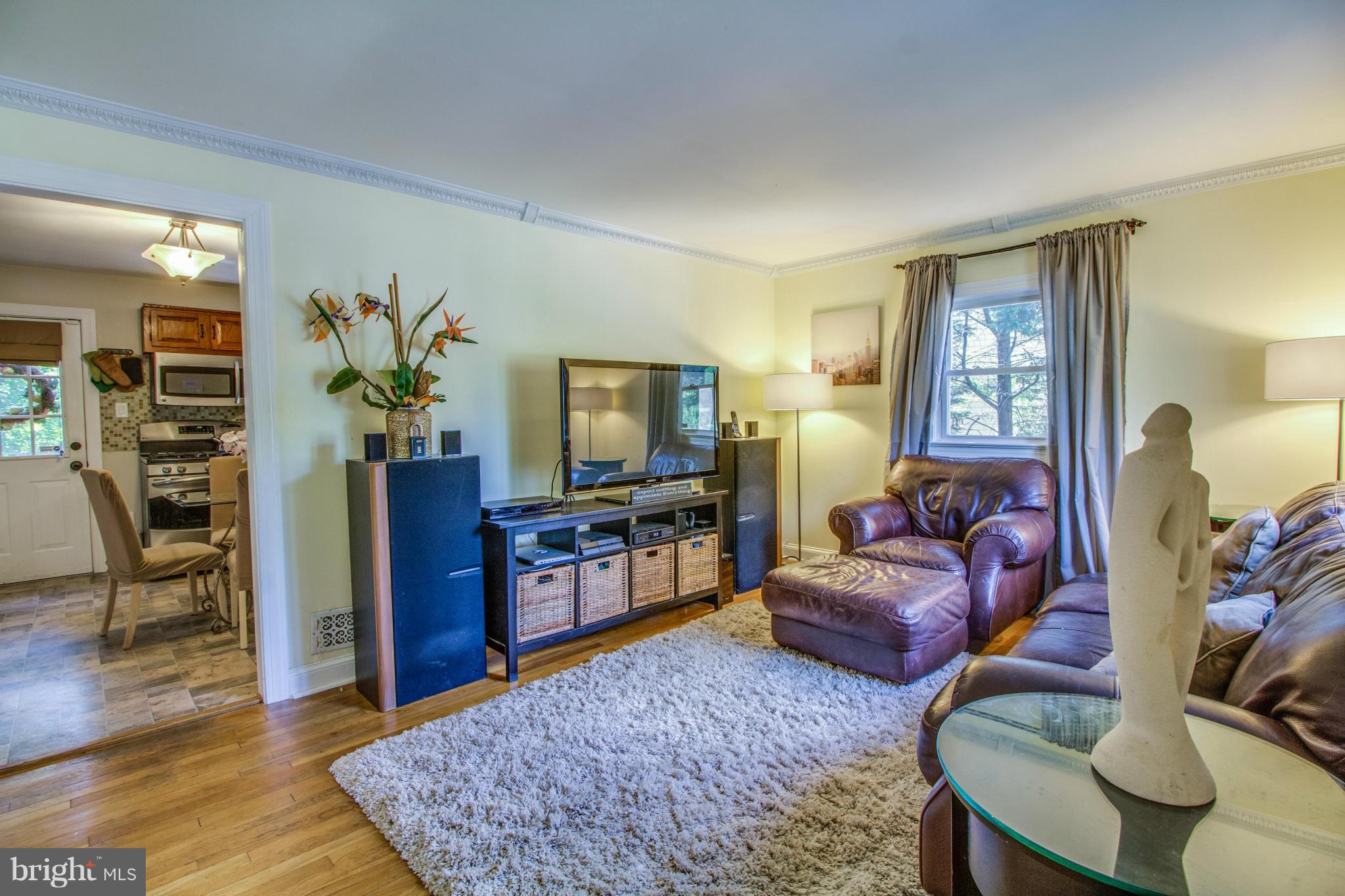 12320 Dewey Road Silver Spring, MD 20906 - Photo 3 of 22 Living Room