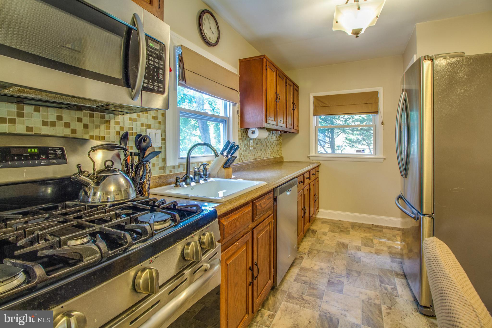 12320 Dewey Road Silver Spring, MD 20906 - Photo 6 of 22 Kitchen