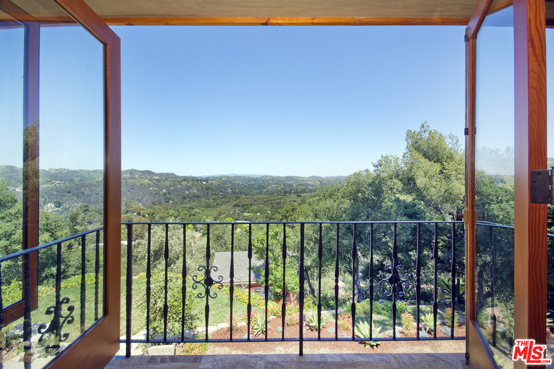 21071 Waveview Drive Topanga, CA 90290 - Photo 2 of 43