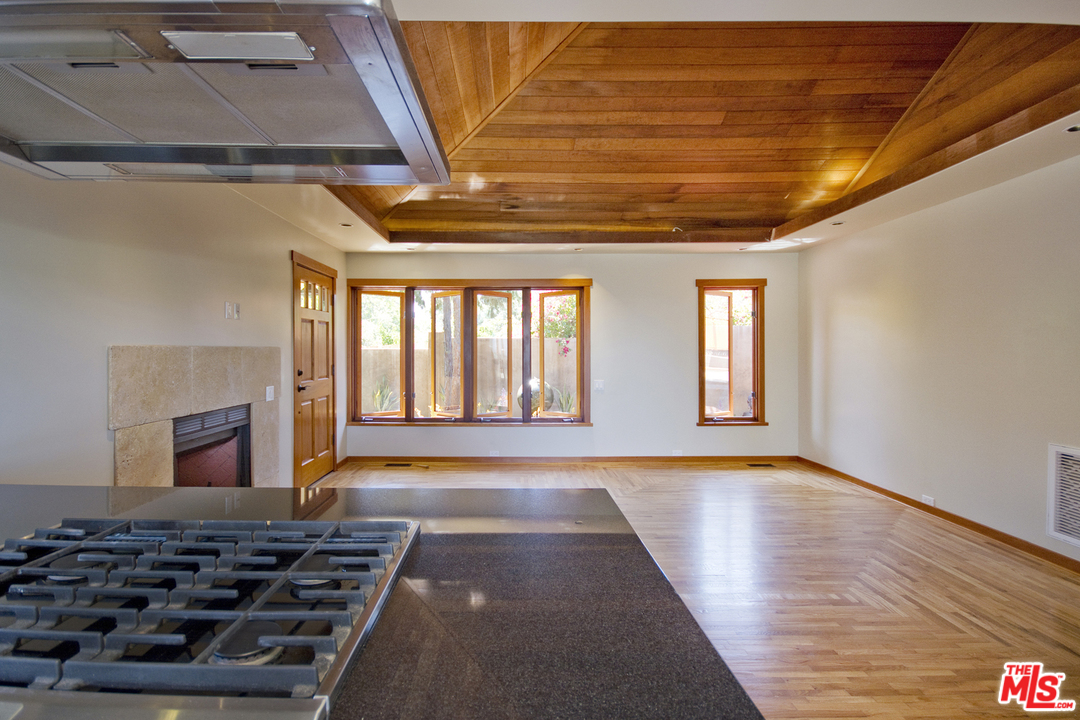 21071 Waveview Drive Topanga, CA 90290 - Photo 12 of 43