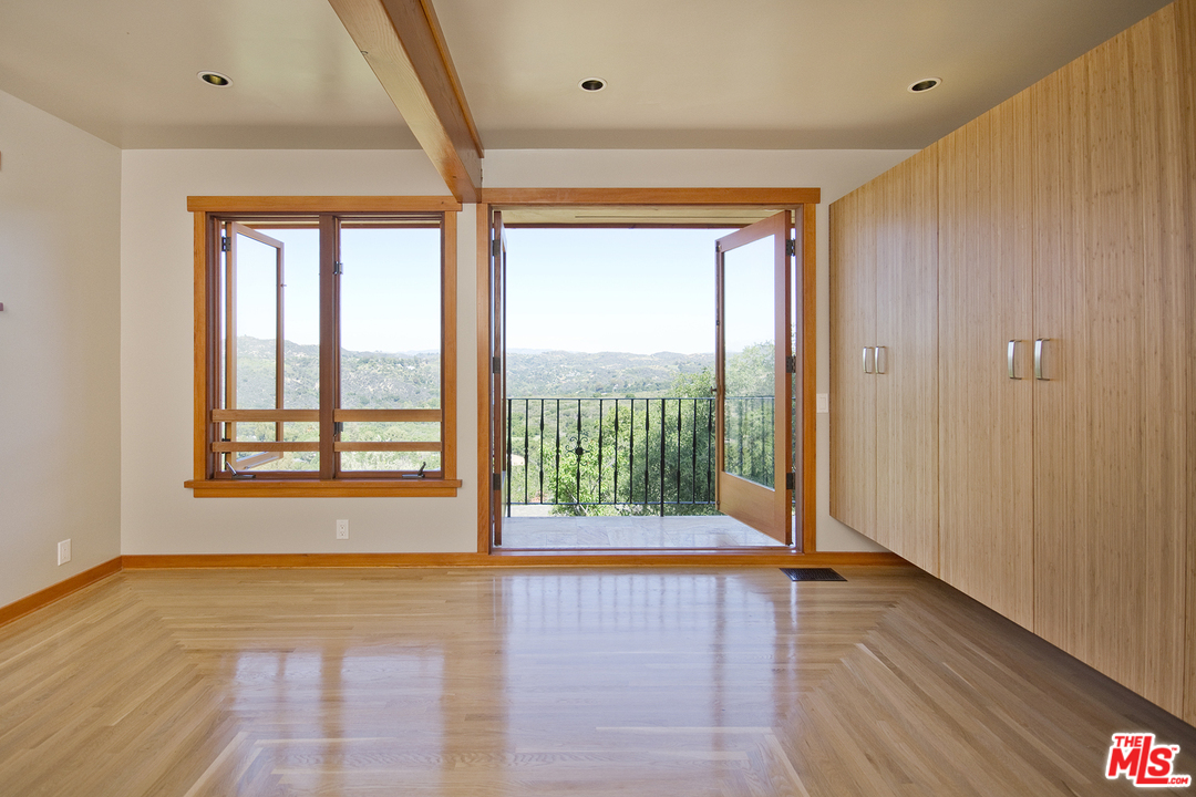 21071 Waveview Drive Topanga, CA 90290 - Photo 18 of 43