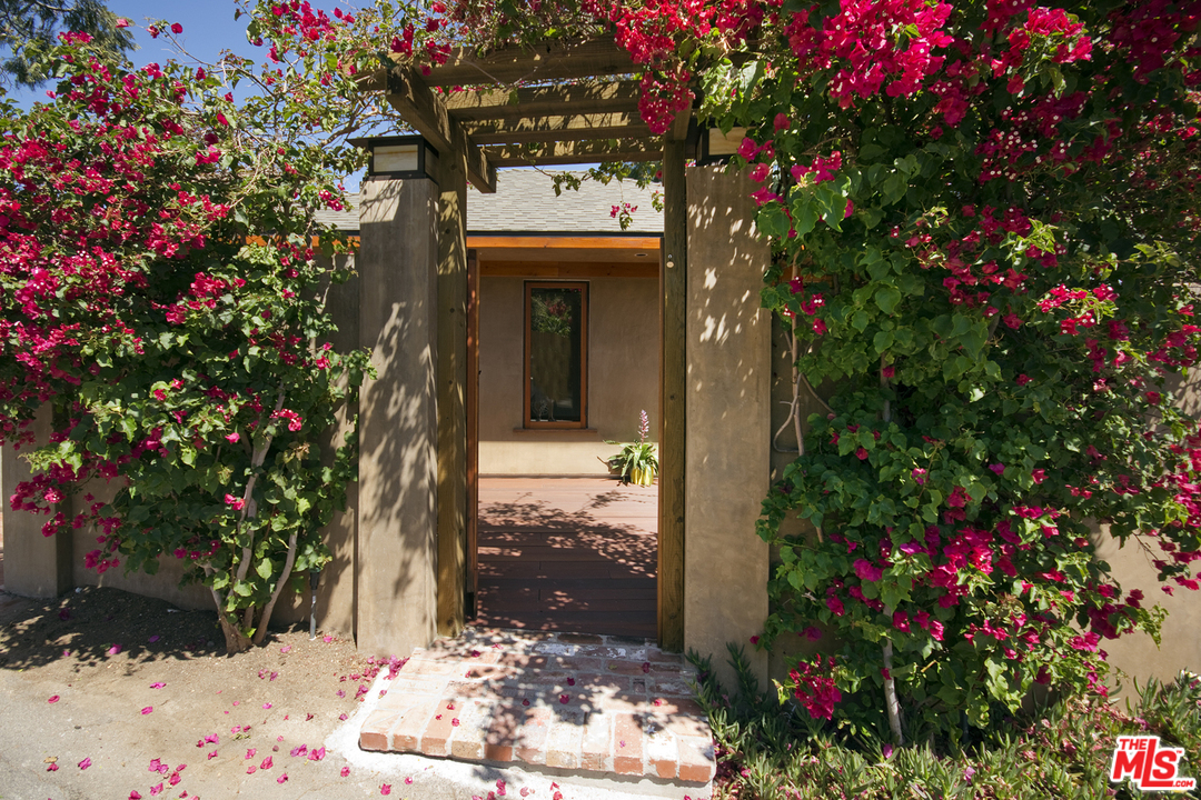 21071 Waveview Drive Topanga, CA 90290 - Photo 3 of 43