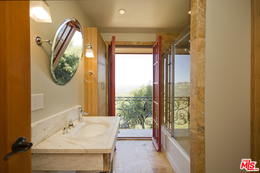 21071 Waveview Drive Topanga, CA 90290 - Photo 22 of 43