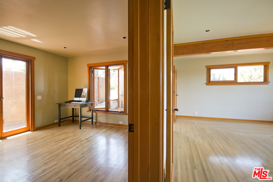 21071 Waveview Drive Topanga, CA 90290 - Photo 23 of 43