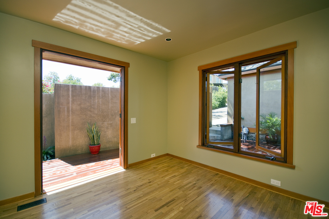 21071 Waveview Drive Topanga, CA 90290 - Photo 25 of 43