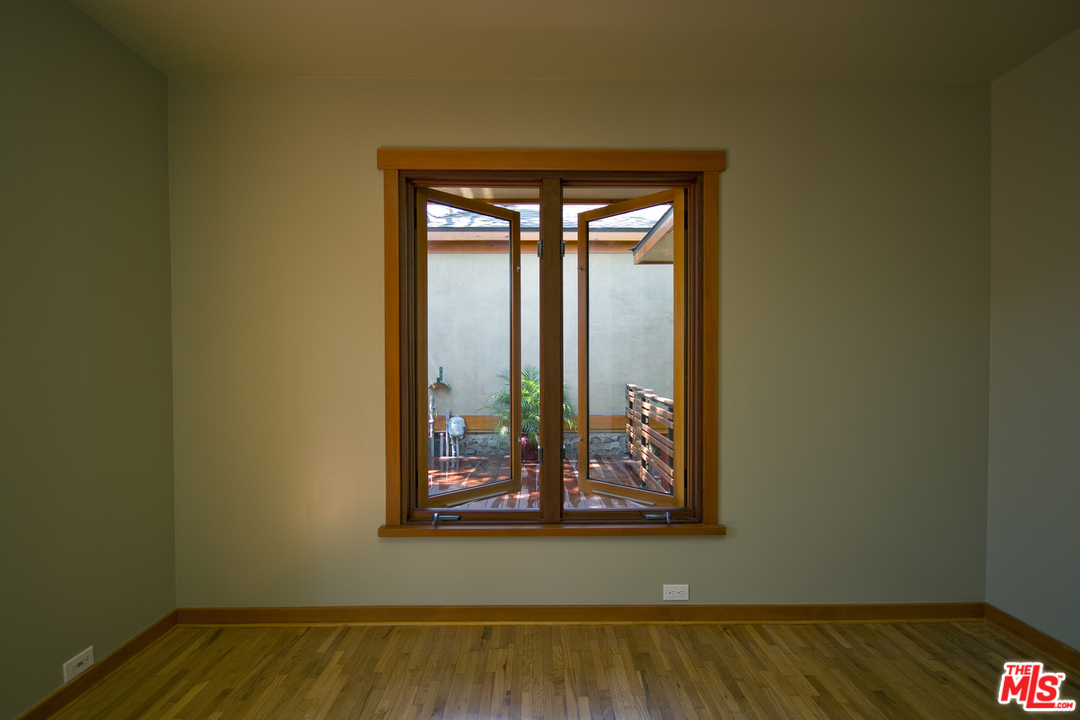 21071 Waveview Drive Topanga, CA 90290 - Photo 26 of 43