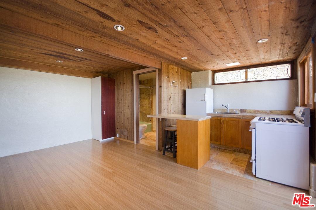 21071 Waveview Drive Topanga, CA 90290 - Photo 27 of 43