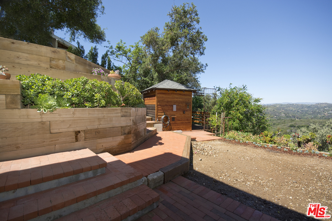 21071 Waveview Drive Topanga, CA 90290 - Photo 30 of 43