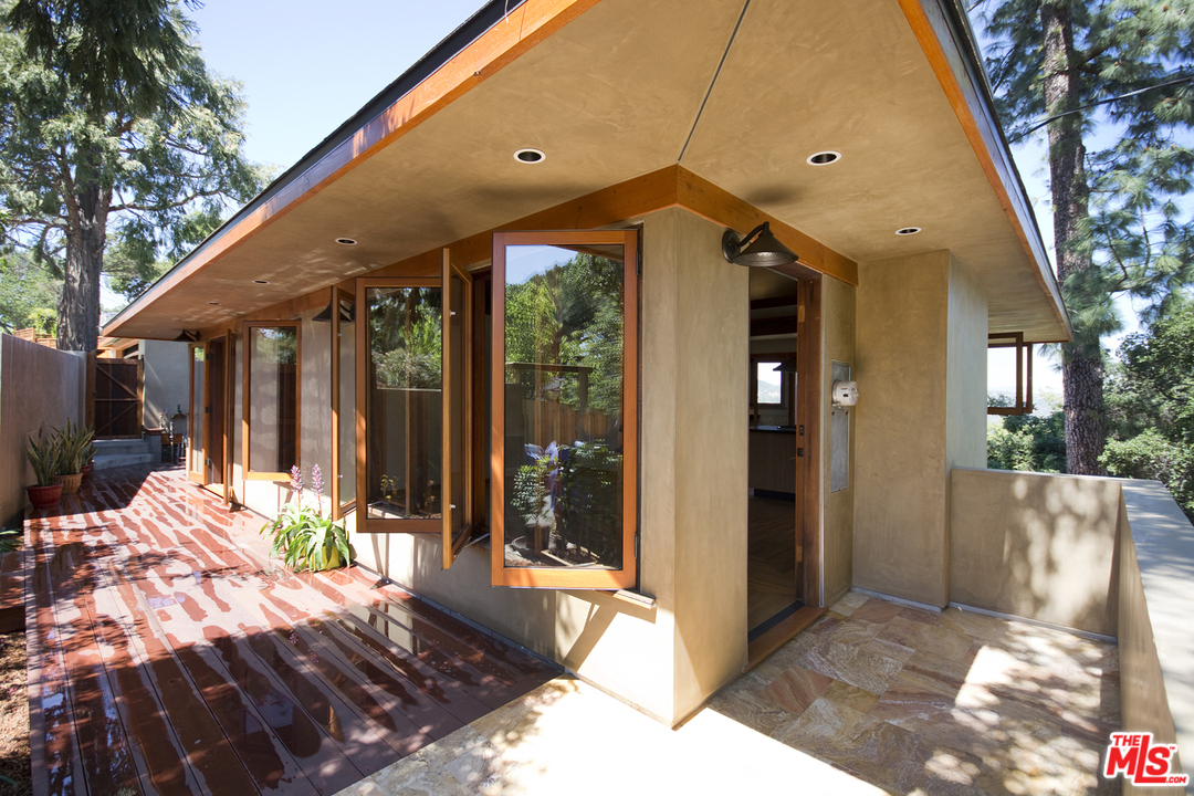 21071 Waveview Drive Topanga, CA 90290 - Photo 4 of 43