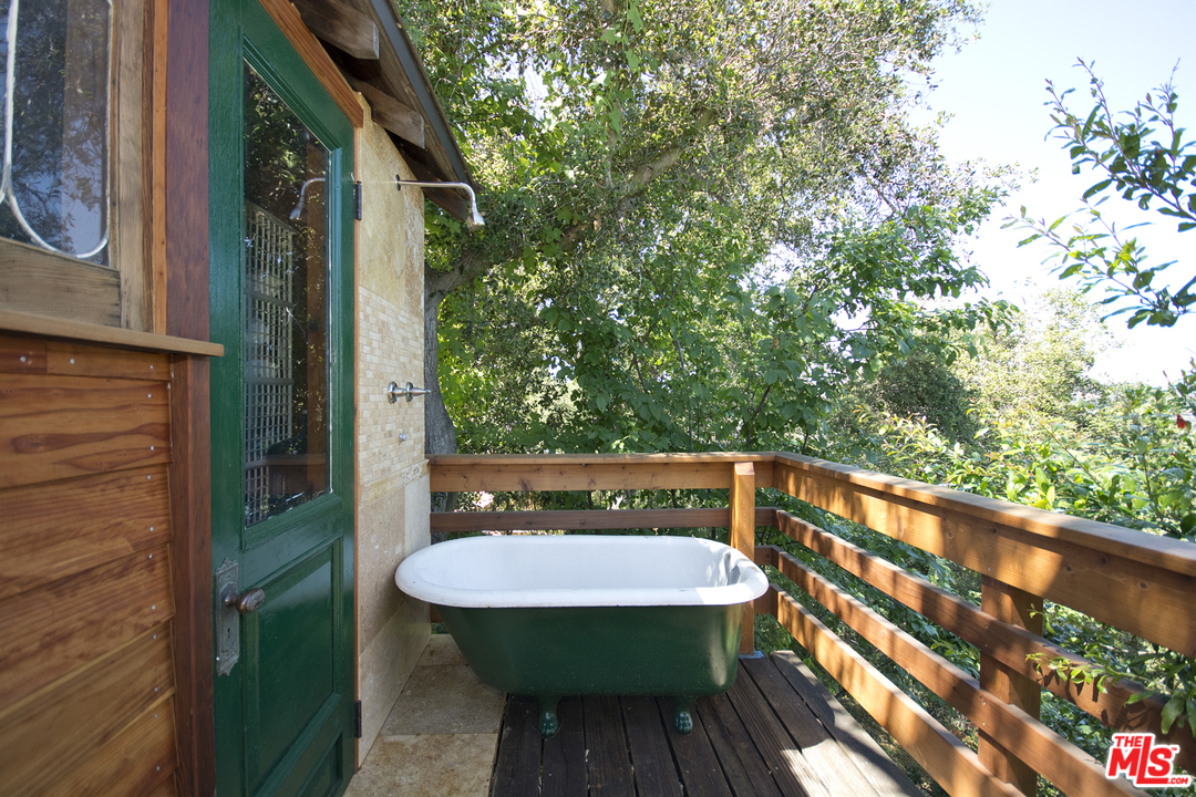 21071 Waveview Drive Topanga, CA 90290 - Photo 31 of 43