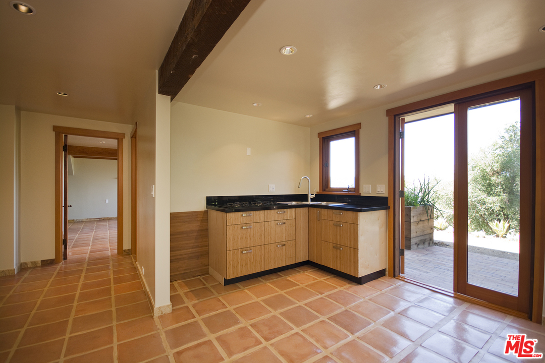 21071 Waveview Drive Topanga, CA 90290 - Photo 33 of 43