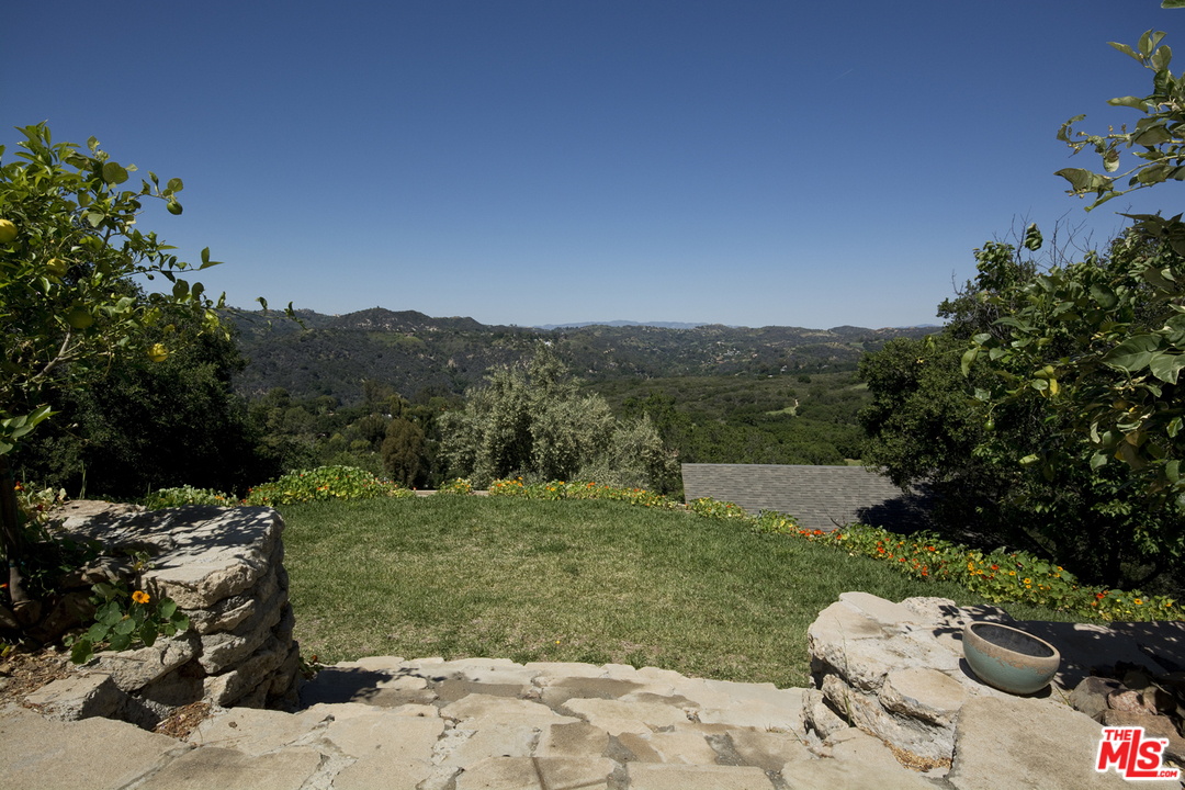 21071 Waveview Drive Topanga, CA 90290 - Photo 37 of 43