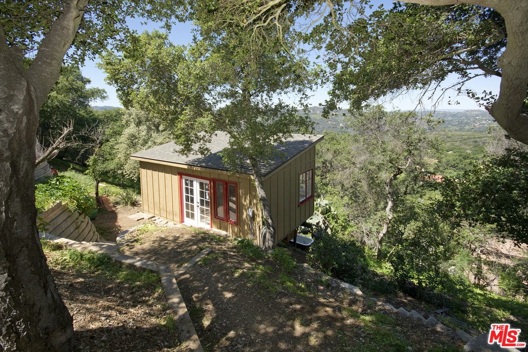 21071 Waveview Drive Topanga, CA 90290 - Photo 38 of 43