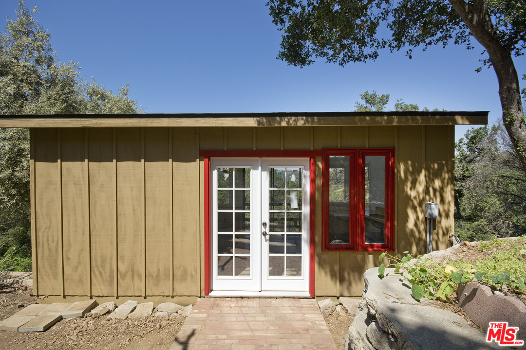 21071 Waveview Drive Topanga, CA 90290 - Photo 39 of 43