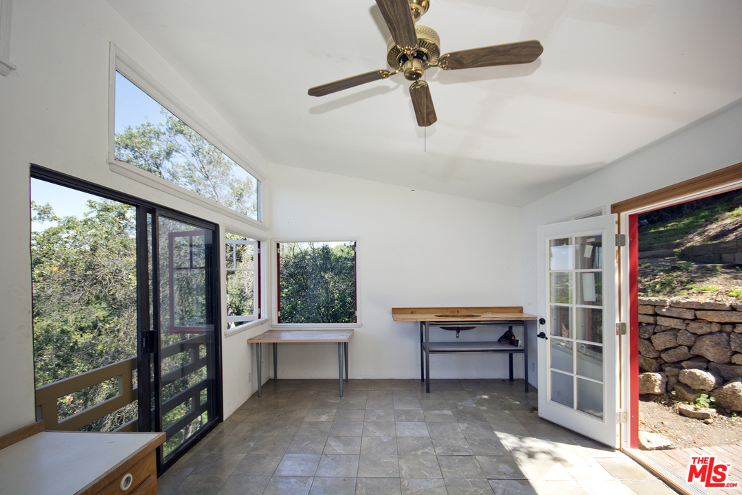 21071 Waveview Drive Topanga, CA 90290 - Photo 40 of 43