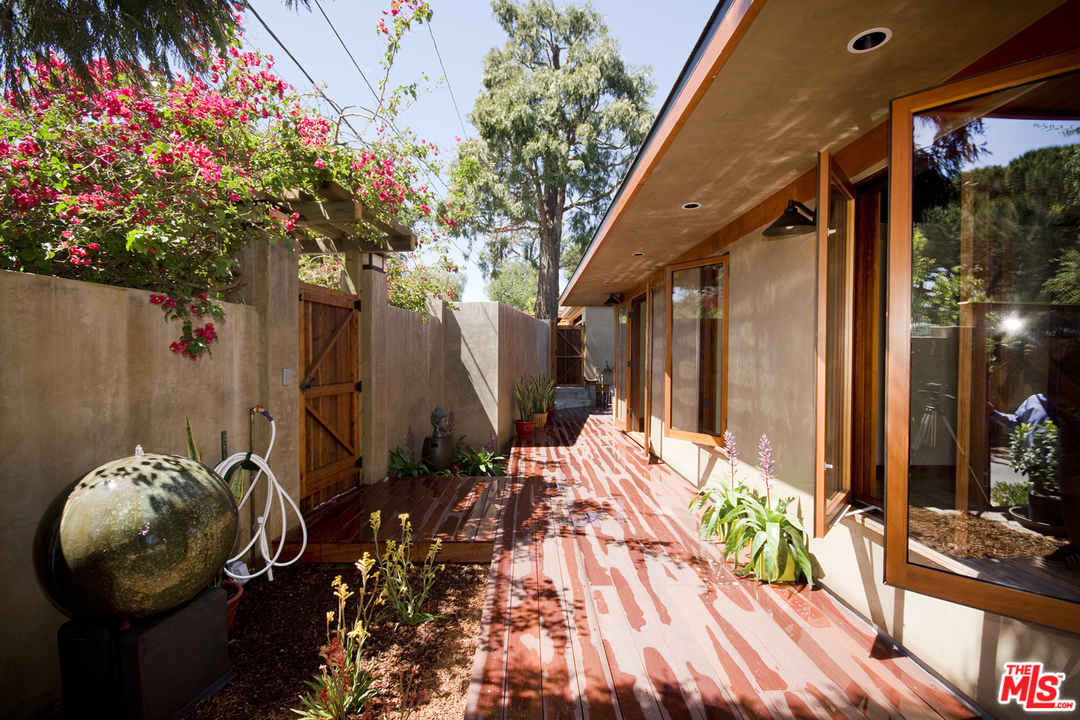 21071 Waveview Drive Topanga, CA 90290 - Photo 5 of 43