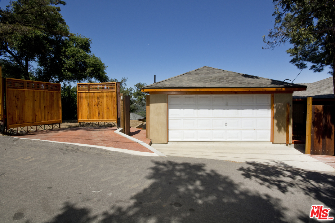 21071 Waveview Drive Topanga, CA 90290 - Photo 41 of 43