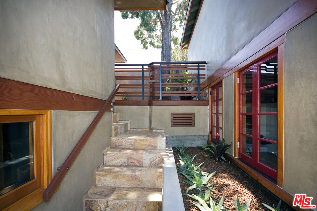 21071 Waveview Drive Topanga, CA 90290 - Photo 6 of 43