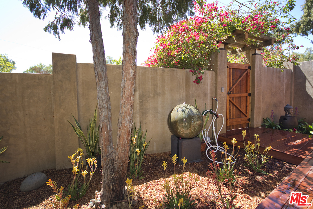 21071 Waveview Drive Topanga, CA 90290 - Photo 7 of 43