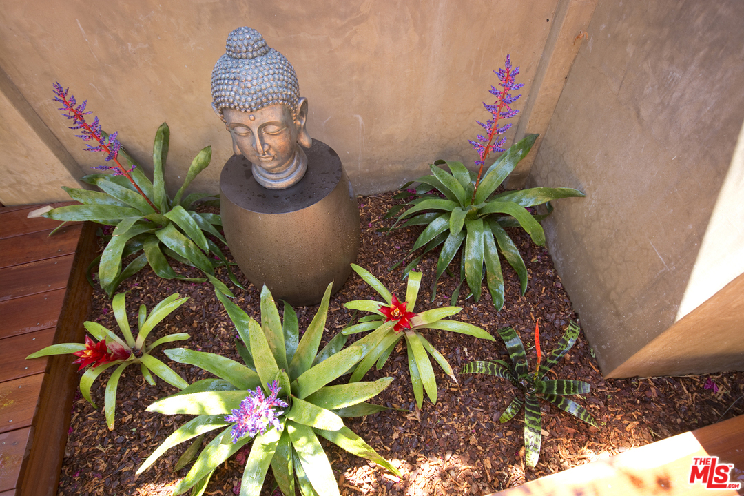 21071 Waveview Drive Topanga, CA 90290 - Photo 8 of 43