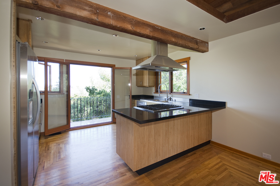 21071 Waveview Drive Topanga, CA 90290 - Photo 10 of 43