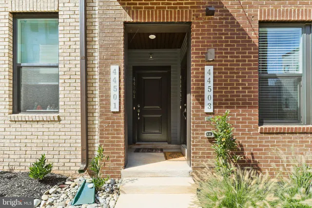 $3,600 | 44501 Wolfhound Square, Ashburn, VA 20147