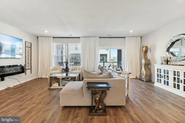 $3,600 | 44501 Wolfhound Square, Ashburn, VA 20147