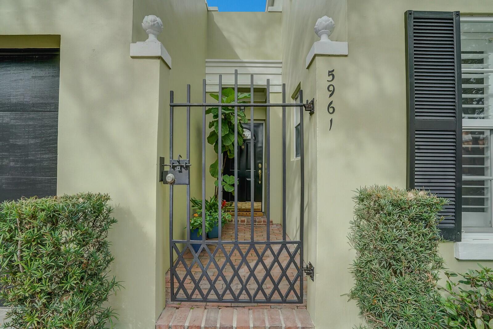 5961 Catesby Street Boca Raton, FL 33433 - Photo 3 of 41